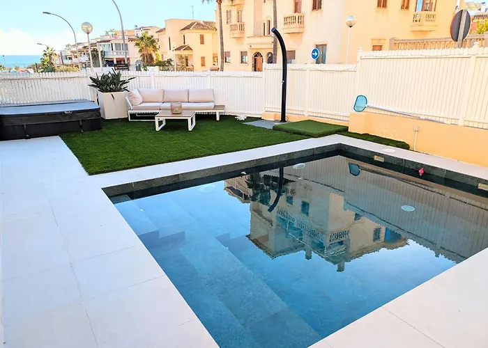 Spacious Villa With Private Pool And Beach Views